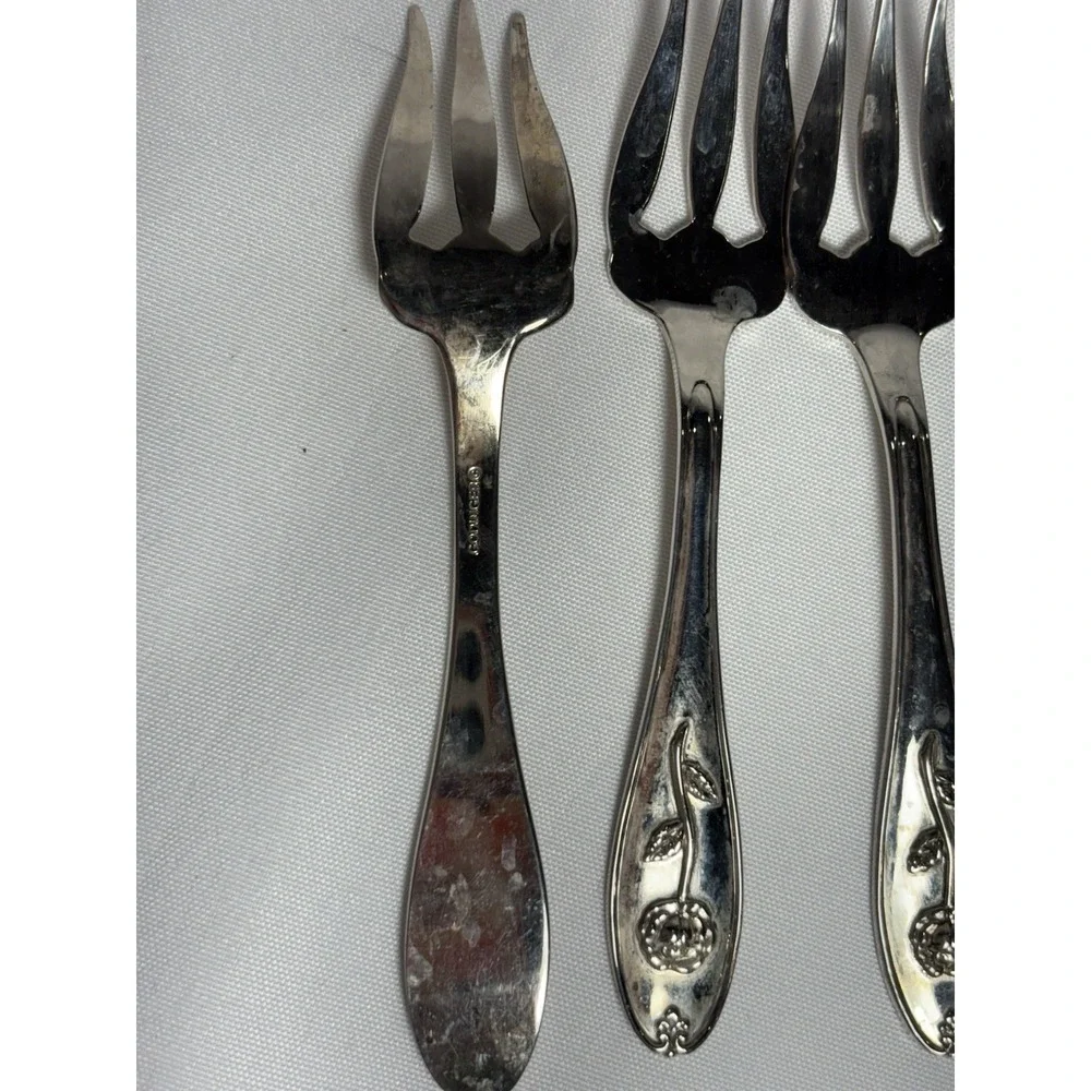 Godinger Rose floral Pattern Dessert Forks Set of 11 Silver Plate Vintage Flatwa